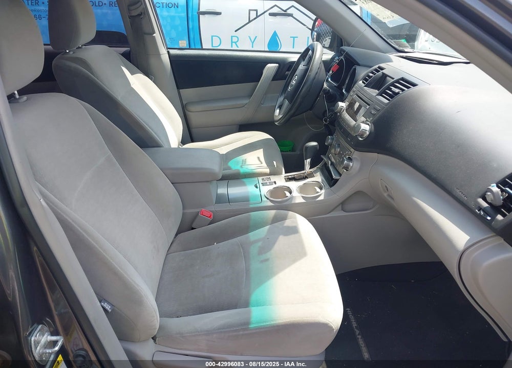2011 TOYOTA HIGHLANDER VIN: 5TDBK3EH9BS054027