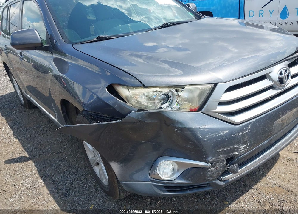 2011 TOYOTA HIGHLANDER VIN: 5TDBK3EH9BS054027