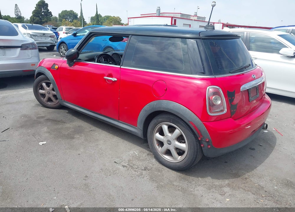 2008 MINI COOPER VIN: WMWMF335X8TT62692
