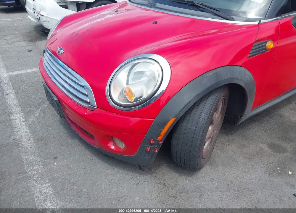 2008 MINI COOPER VIN: WMWMF335X8TT62692
