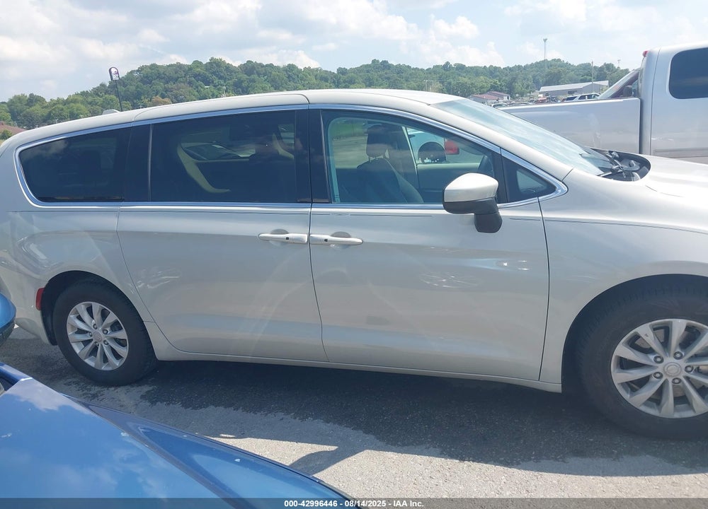 2017 CHRYSLER PACIFICA TOURING VIN: 2C4RC1DG1HR551695