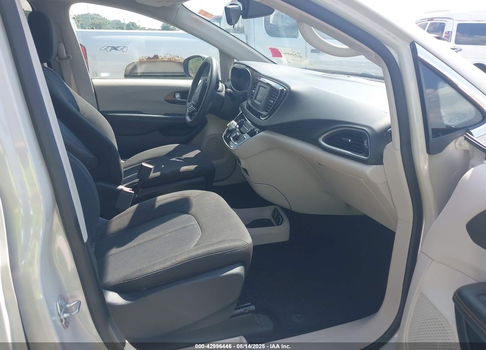 2017 CHRYSLER PACIFICA TOURING VIN: 2C4RC1DG1HR551695