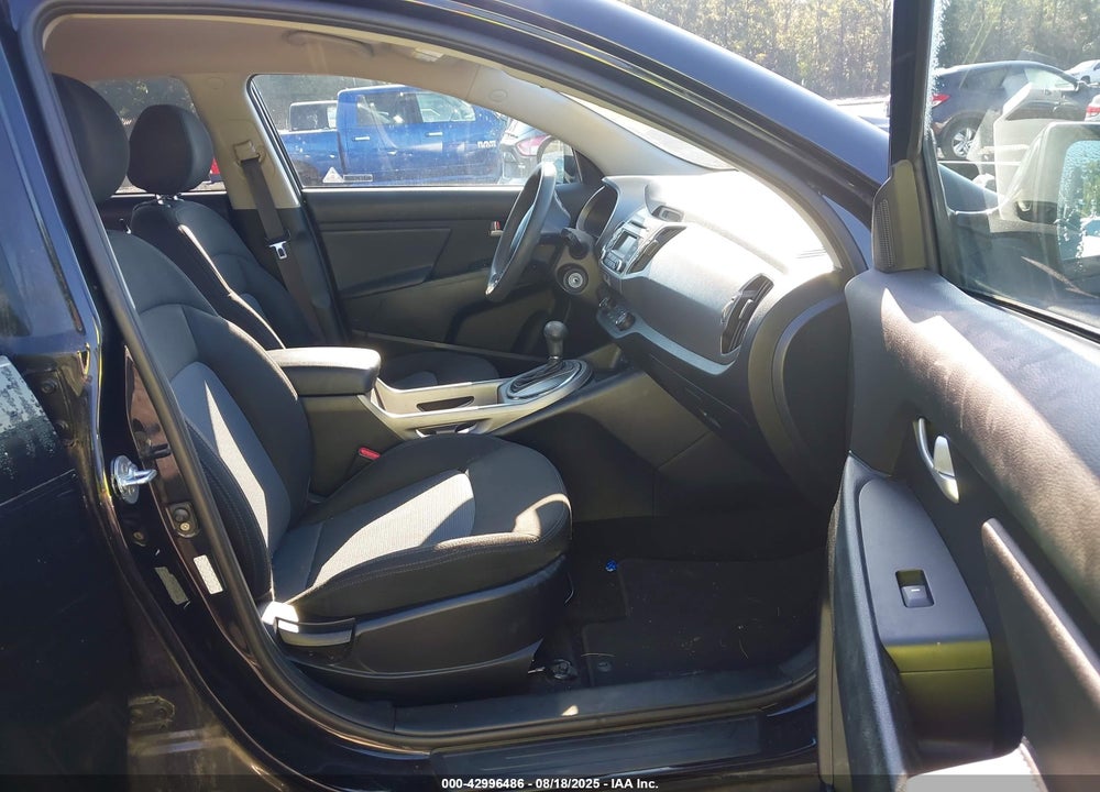2016 KIA SPORTAGE VIN: KNDPB3AC8G7857087