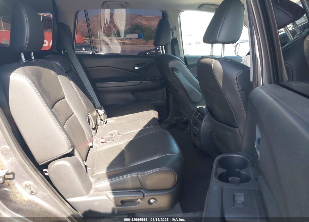 2018 HONDA PILOT VIN: 5FNYF6H57JB044438