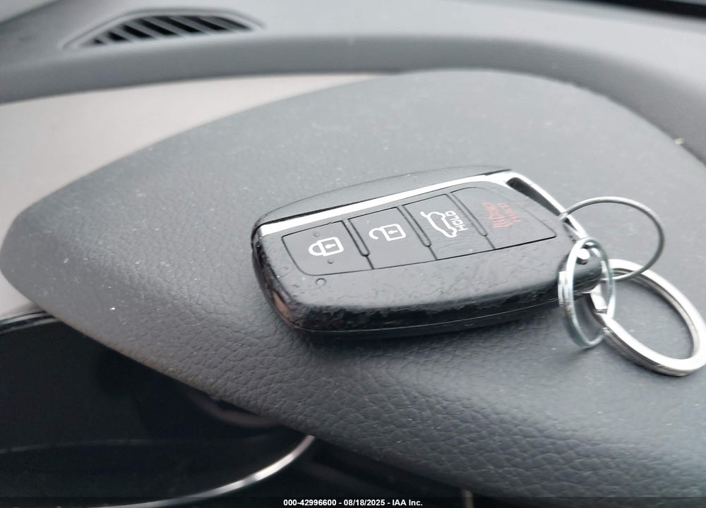 2017 HYUNDAI SANTA FE VIN: KM8SNDHF0HU203190