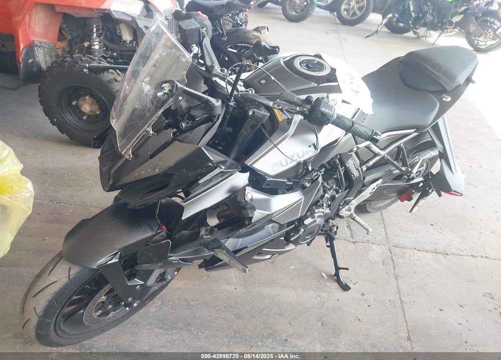 2025 SUZUKI GSX800 F VIN: JS1EM13B2S7100196