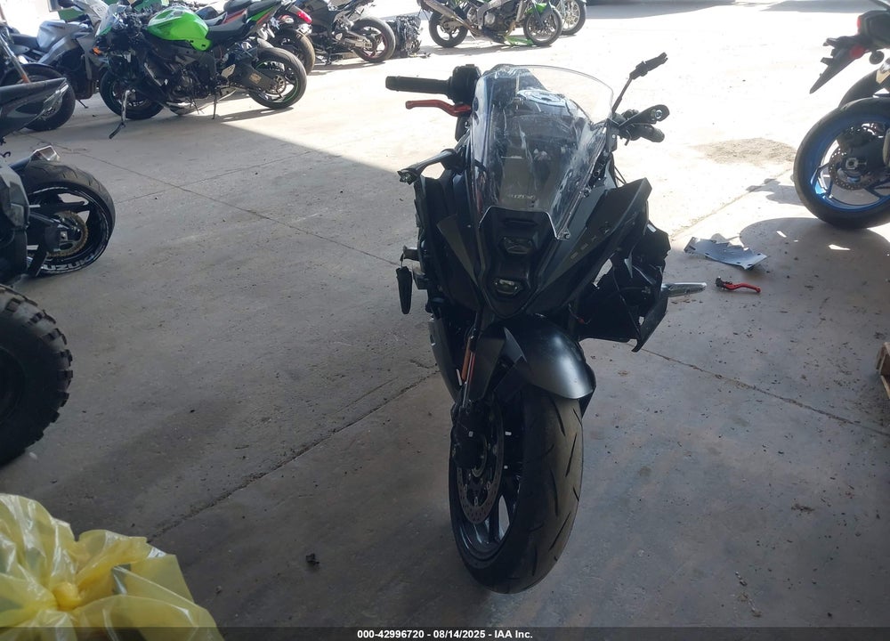 2025 SUZUKI GSX800 F VIN: JS1EM13B2S7100196