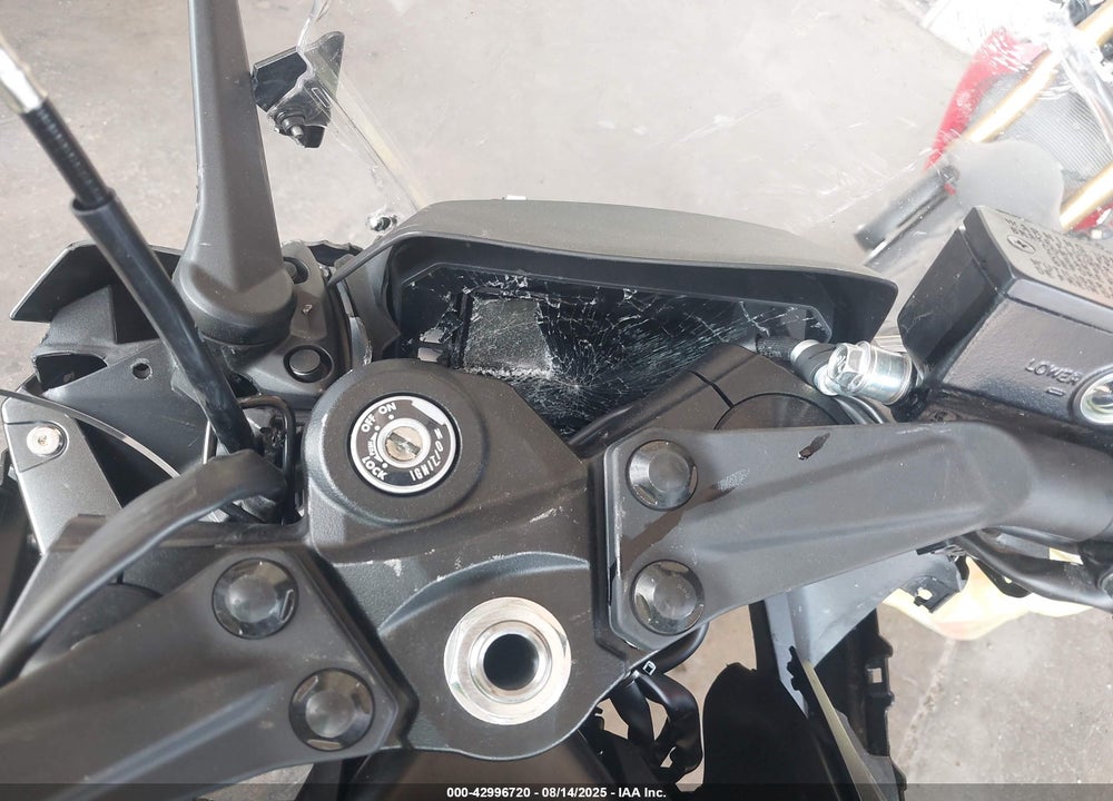 2025 SUZUKI GSX800 F VIN: JS1EM13B2S7100196