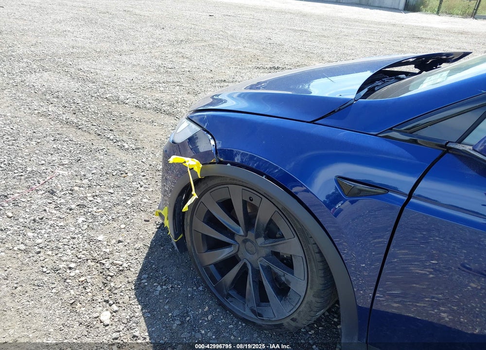 2022 TESLA MODEL X VIN: 7SAXCBE54NF359188