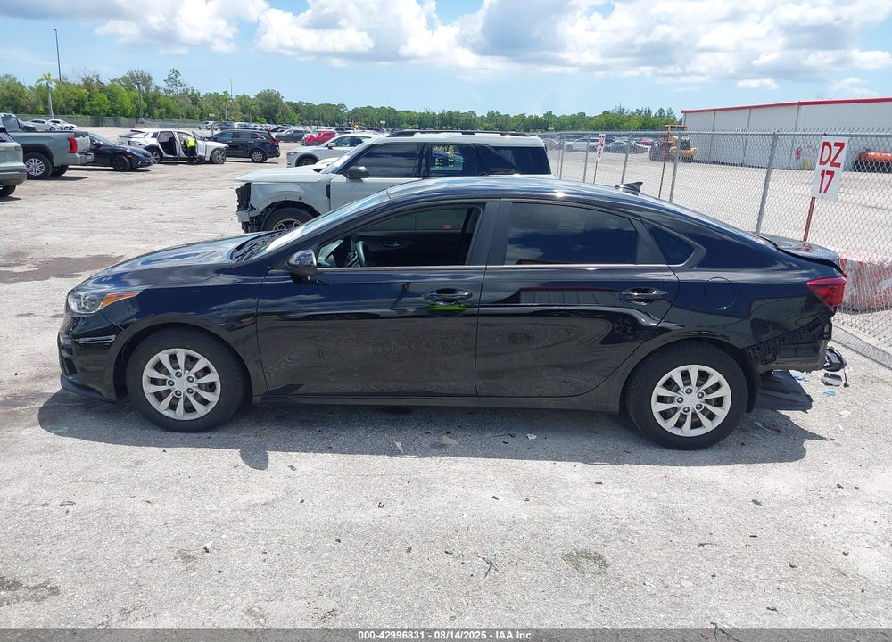 2021 KIA FORTE FE VIN: 3KPF24AD2ME374684