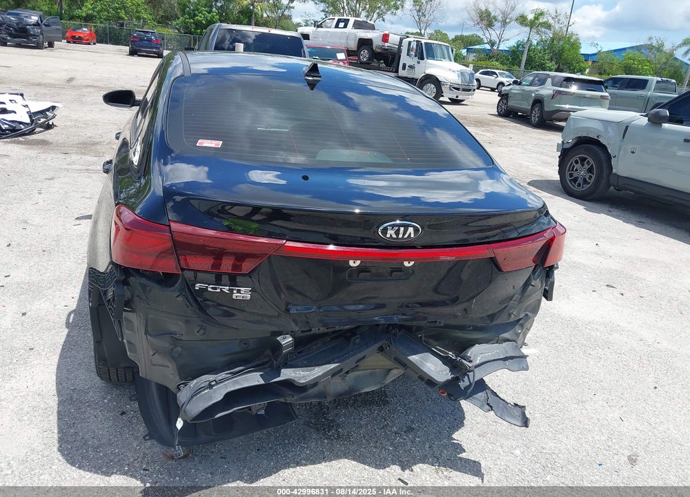 2021 KIA FORTE FE VIN: 3KPF24AD2ME374684