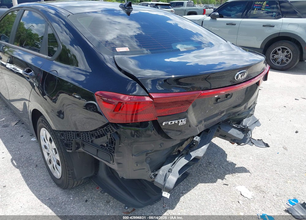 2021 KIA FORTE FE VIN: 3KPF24AD2ME374684
