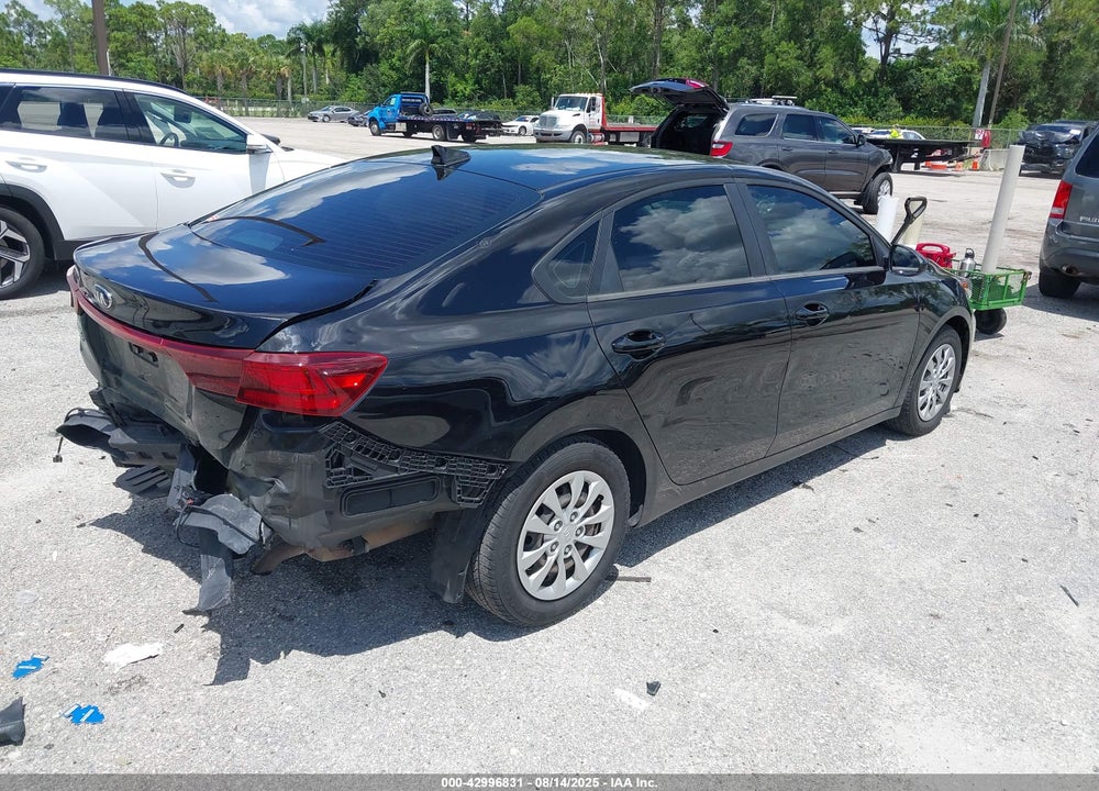 2021 KIA FORTE FE VIN: 3KPF24AD2ME374684