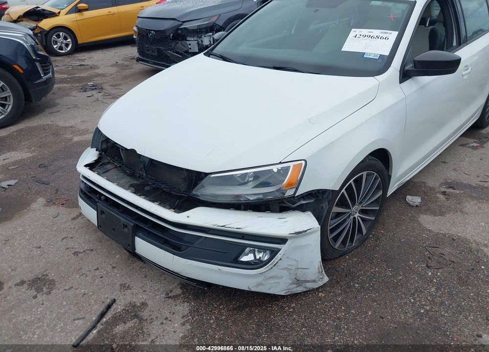 2016 VOLKSWAGEN JETTA VIN: 3VWD17AJ7GM348753