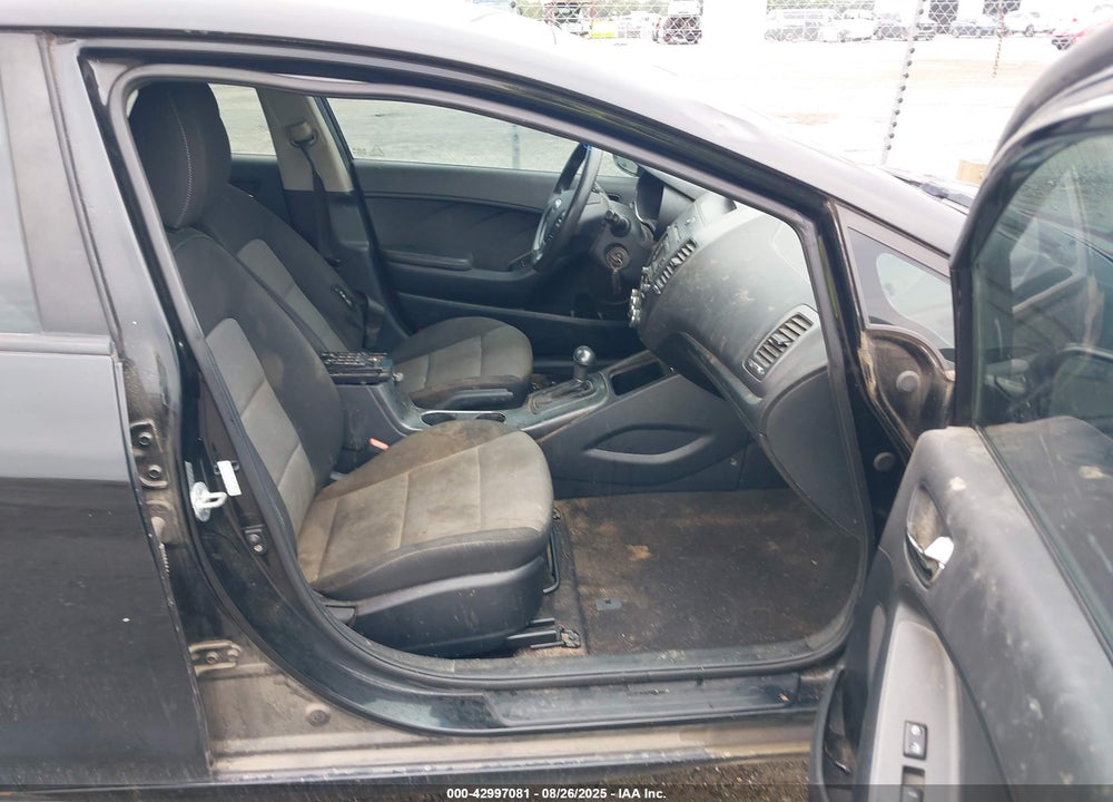 2016 KIA FORTE VIN: KNAFK5A84G5582586