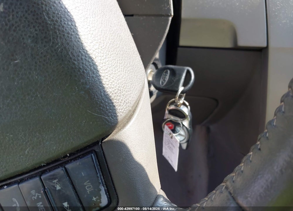 2008 FORD FOCUS SE/SES VIN: 1FAHP35N98W133858