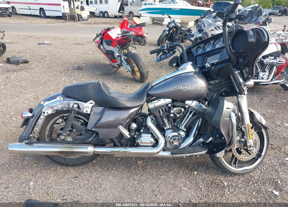 2015 HARLEY-DAVIDSON FLHXS STREET GLIDE SPECIAL VIN: 1HD1KRM38FB666106