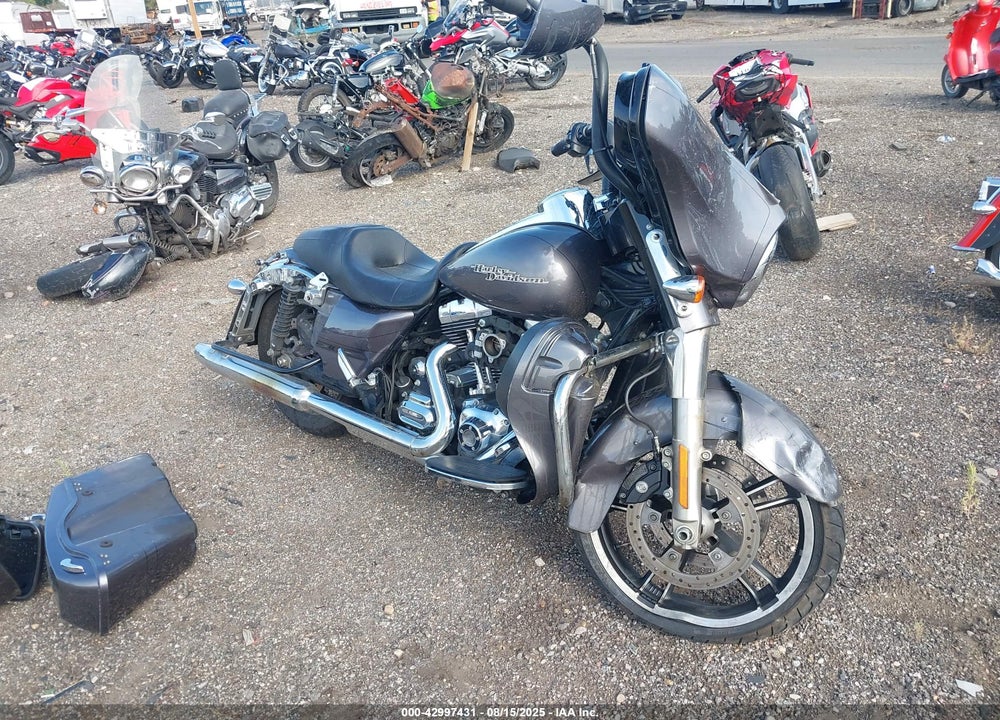 2015 HARLEY-DAVIDSON FLHXS STREET GLIDE SPECIAL VIN: 1HD1KRM38FB666106