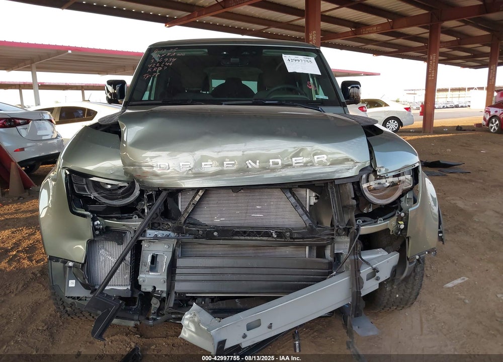 2025 LAND ROVER DEFENDER VIN: SALEJ7EX1S2422649