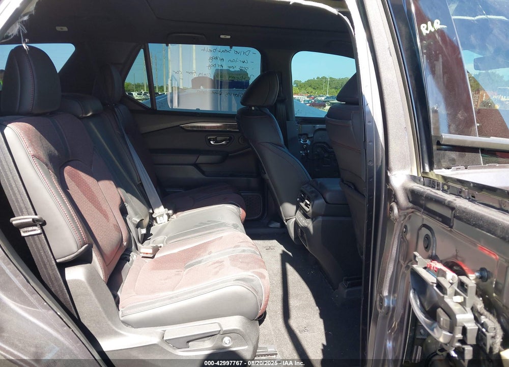 2025 HONDA PILOT VIN: 5FNYG1H93SB044182