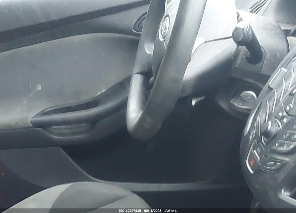 2013 FORD FOCUS VIN: 1FADP3E21DL207385