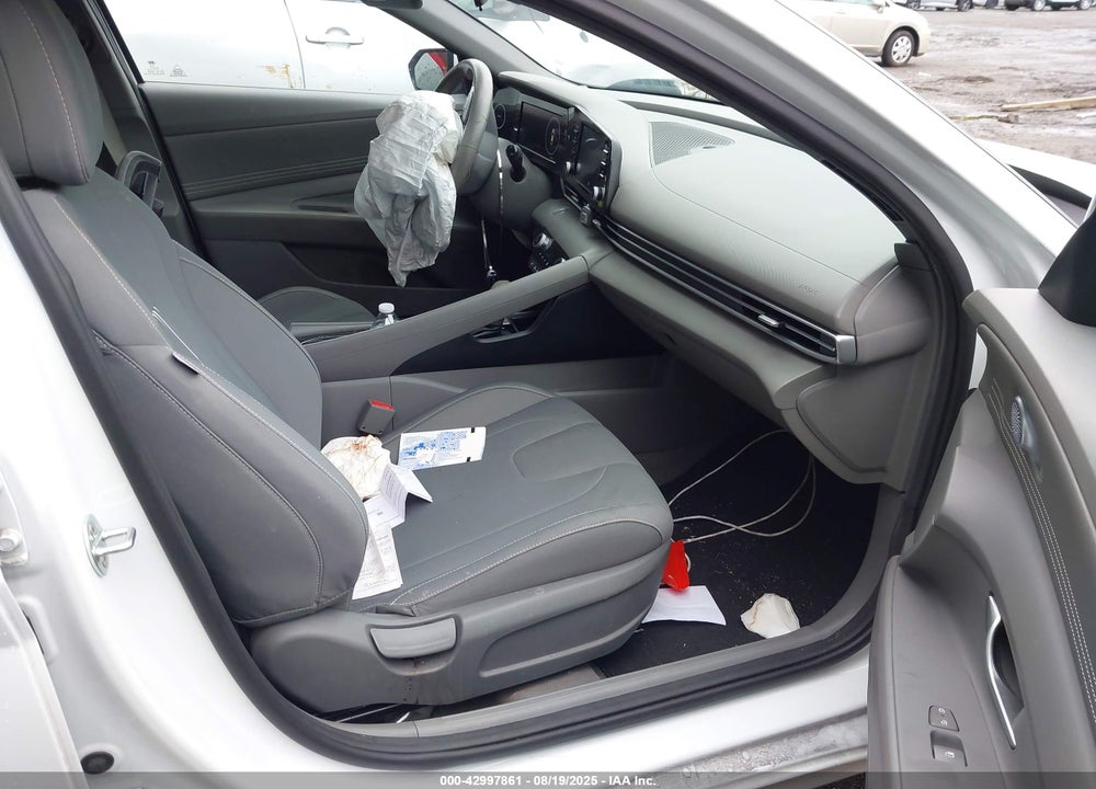 2022 HYUNDAI ELANTRA VIN: 5NPLS4AG0NH061353