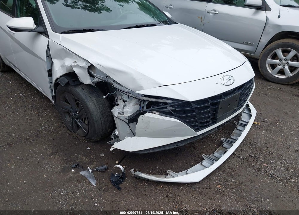 2022 HYUNDAI ELANTRA VIN: 5NPLS4AG0NH061353