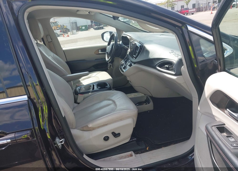 2017 CHRYSLER PACIFICA VIN: 2C4RC1EG8HR821696
