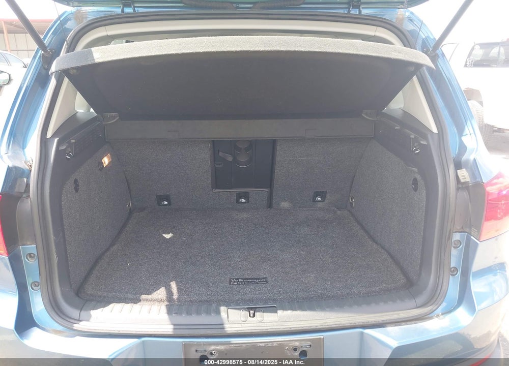 2017 VOLKSWAGEN TIGUAN VIN: WVGAV7AX8HK006814