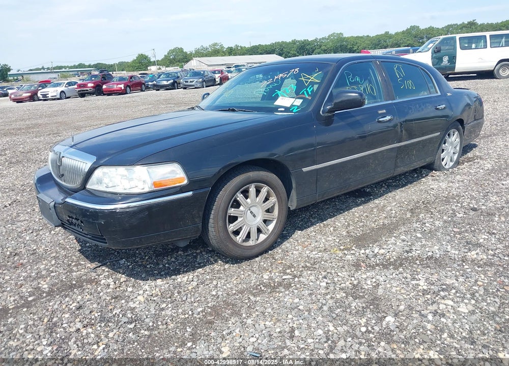 2009 LINCOLN TOWN CAR SIGNATURE LIMITED VIN: 2LNHM82V49X610623