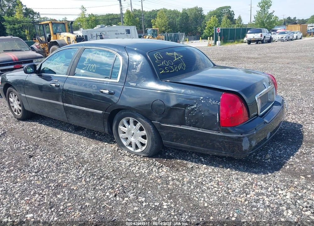 2009 LINCOLN TOWN CAR SIGNATURE LIMITED VIN: 2LNHM82V49X610623