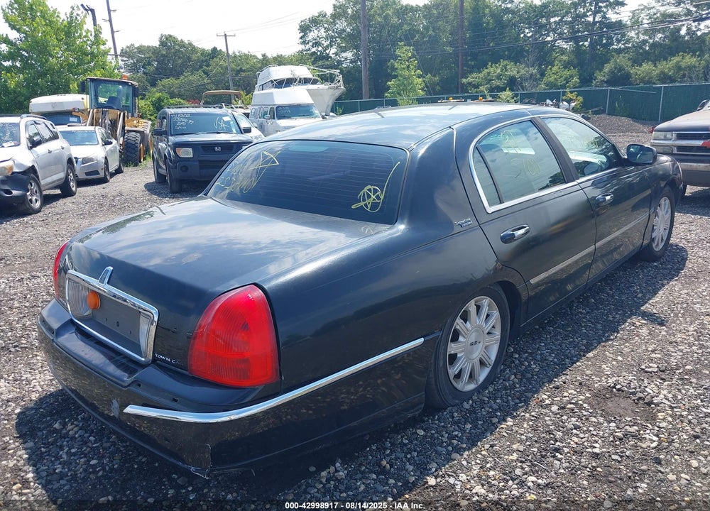 2009 LINCOLN TOWN CAR SIGNATURE LIMITED VIN: 2LNHM82V49X610623