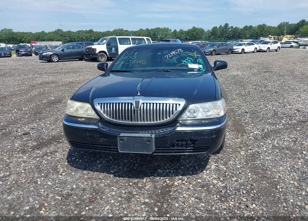 2009 LINCOLN TOWN CAR SIGNATURE LIMITED VIN: 2LNHM82V49X610623