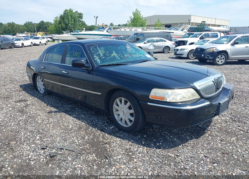 2009 LINCOLN TOWN CAR SIGNATURE LIMITED VIN: 2LNHM82V49X610623