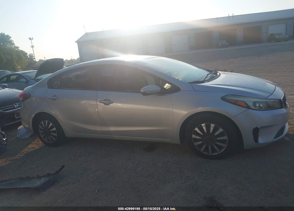 2017 KIA FORTE VIN: 3KPFK4A70HE065117