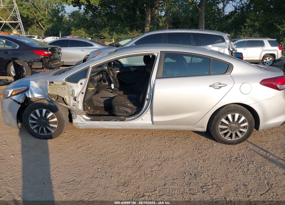 2017 KIA FORTE VIN: 3KPFK4A70HE065117