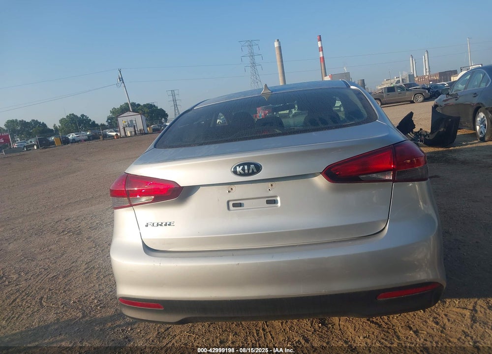2017 KIA FORTE VIN: 3KPFK4A70HE065117