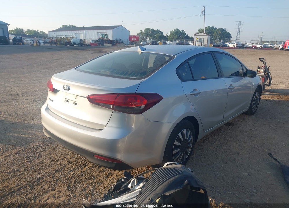 2017 KIA FORTE VIN: 3KPFK4A70HE065117