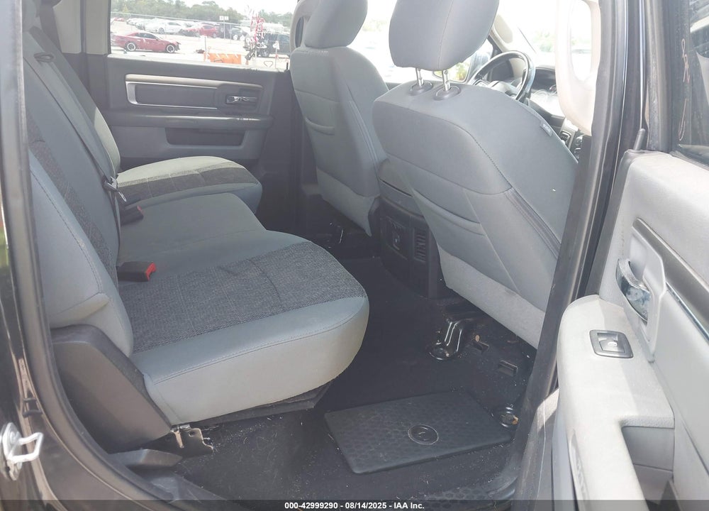 2018 RAM 1500 VIN: 3C6RR7LG8JG196966