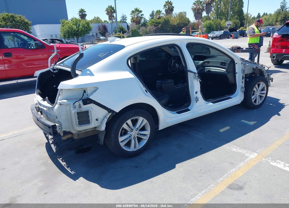 2013 ACURA ILX 2.0L VIN: 19VDE1F35DE020308