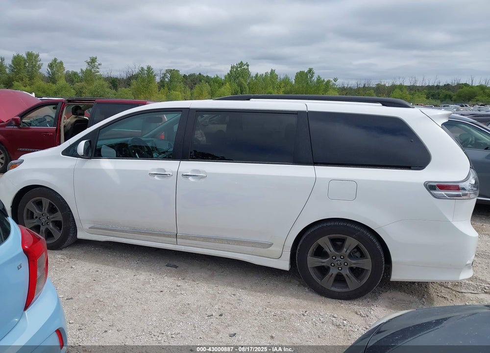 2018 TOYOTA SIENNA SE PREMIUM 8 PASSENGER VIN: 5TDXZ3DC3JS901663
