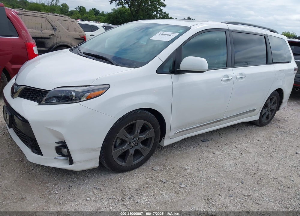 2018 TOYOTA SIENNA SE PREMIUM 8 PASSENGER VIN: 5TDXZ3DC3JS901663