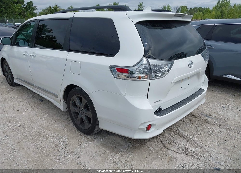 2018 TOYOTA SIENNA SE PREMIUM 8 PASSENGER VIN: 5TDXZ3DC3JS901663