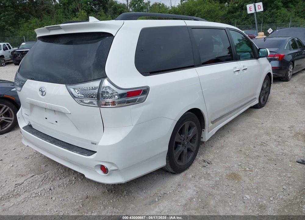2018 TOYOTA SIENNA SE PREMIUM 8 PASSENGER VIN: 5TDXZ3DC3JS901663