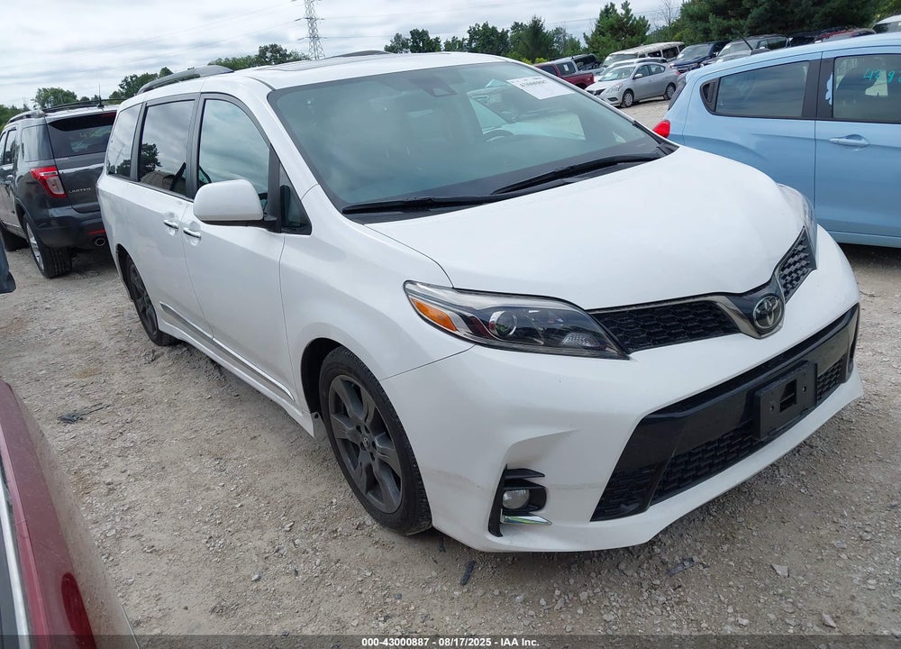 2018 TOYOTA SIENNA SE PREMIUM 8 PASSENGER VIN: 5TDXZ3DC3JS901663