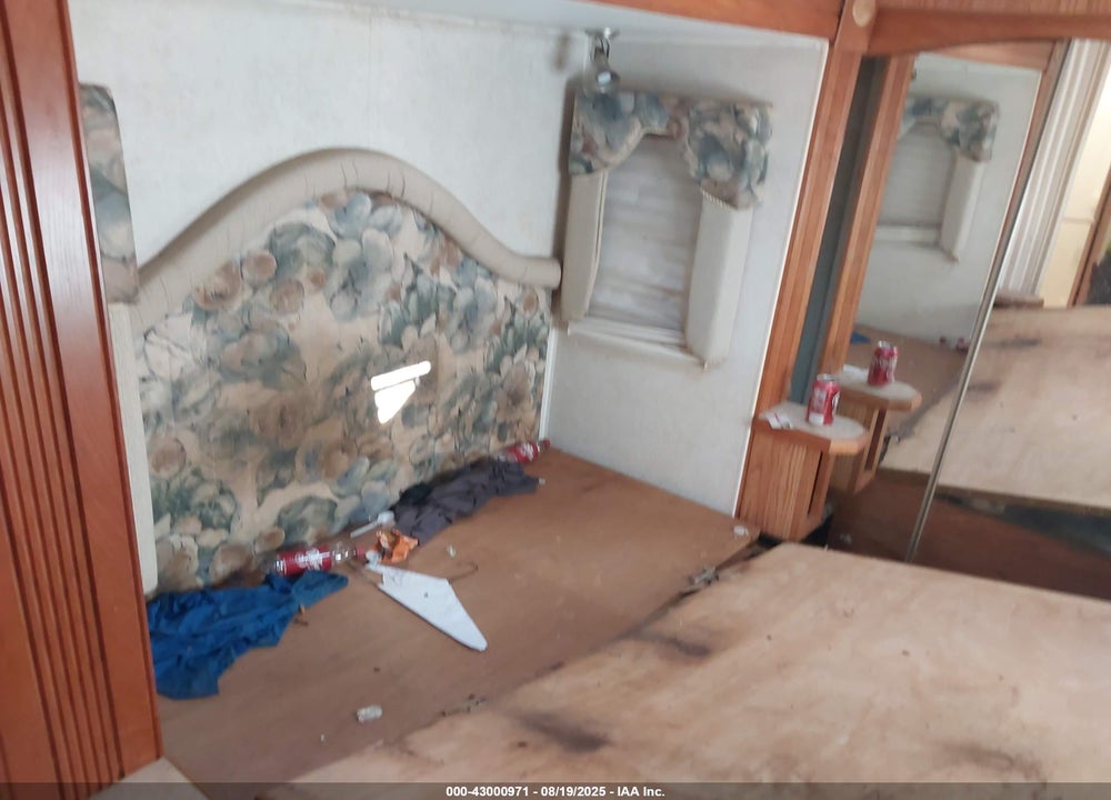 2004 GULFSTREAM COACH VIN: 00000000005962402