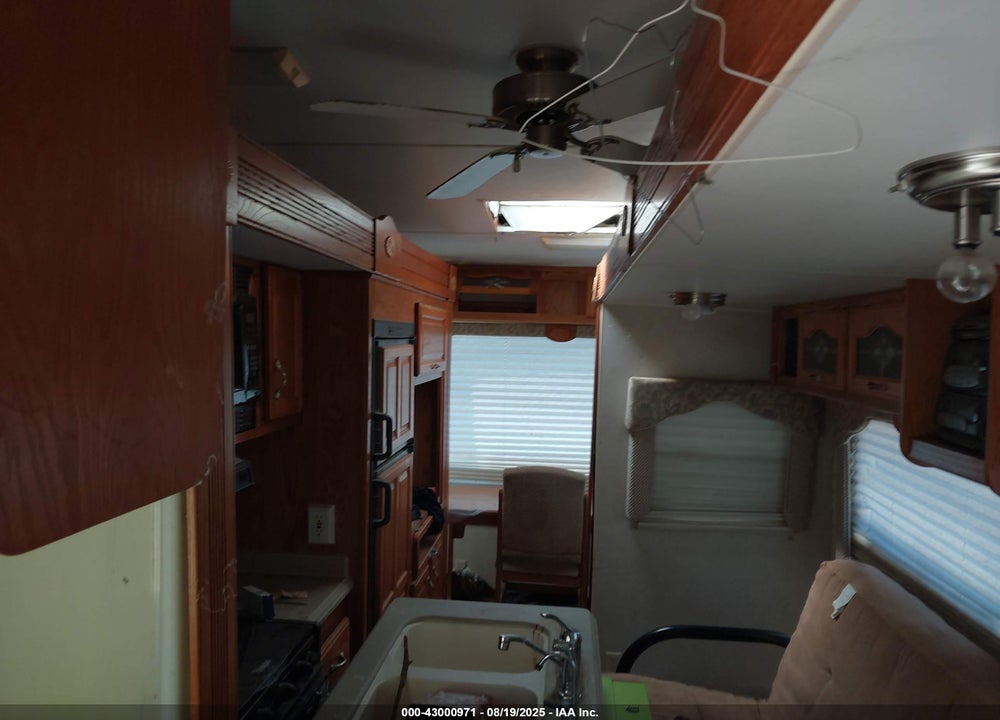 2004 GULFSTREAM COACH VIN: 00000000005962402