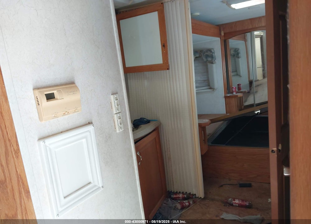 2004 GULFSTREAM COACH VIN: 00000000005962402