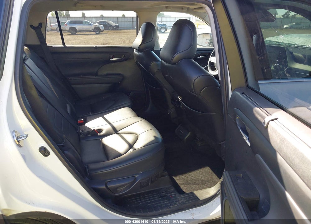 2022 TOYOTA HIGHLANDER VIN: 5TDHZRBH2NS175452