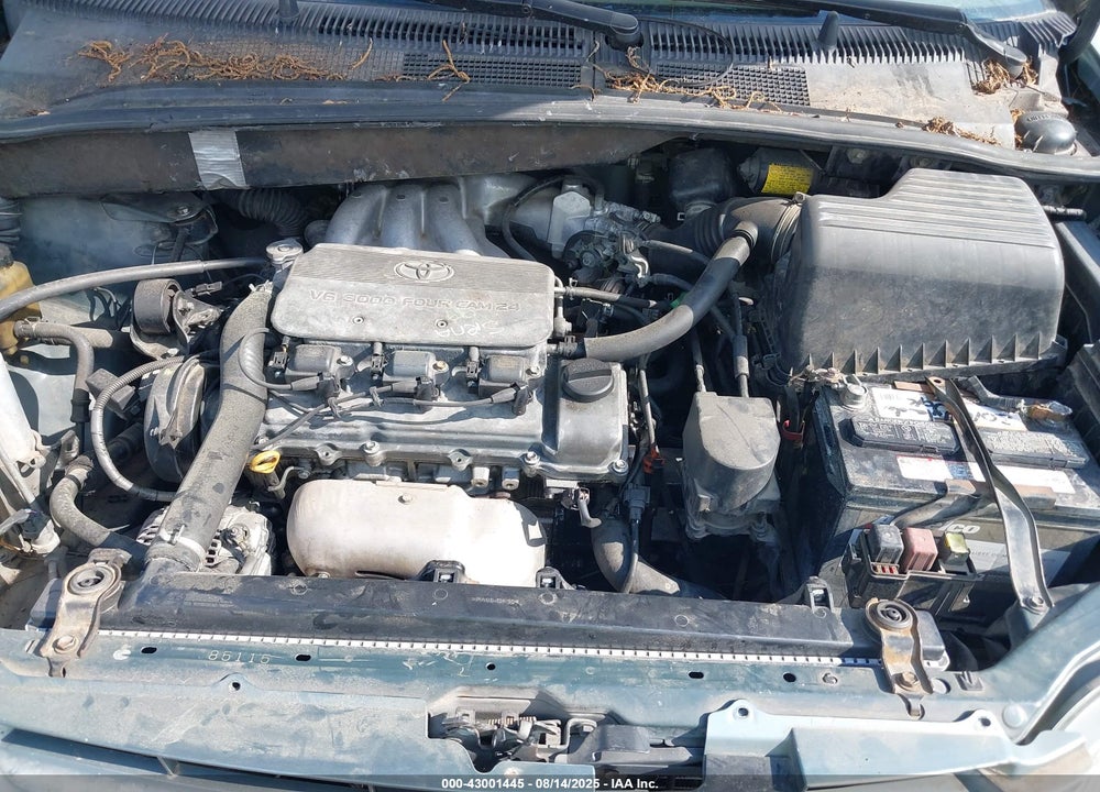 1999 TOYOTA SIENNA XLE VIN: 4T3ZF13C4XU165007